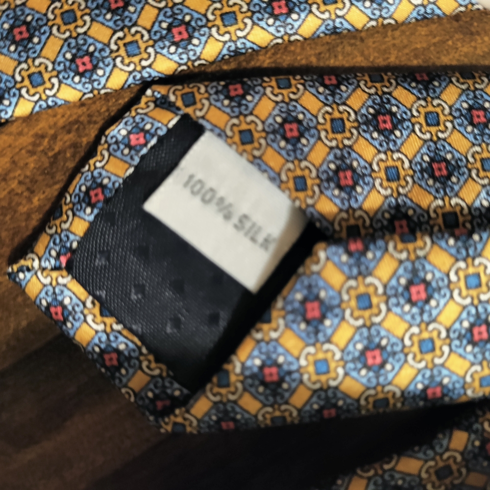 Geometric Patterned Fabric - Picture 5 of 5